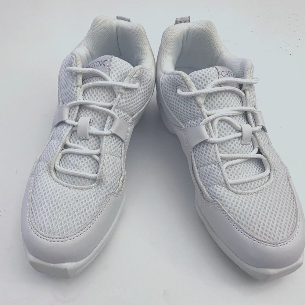 Capezio Fierce Dansneaker Split sole Shoes, Women's white Size 8 gently used